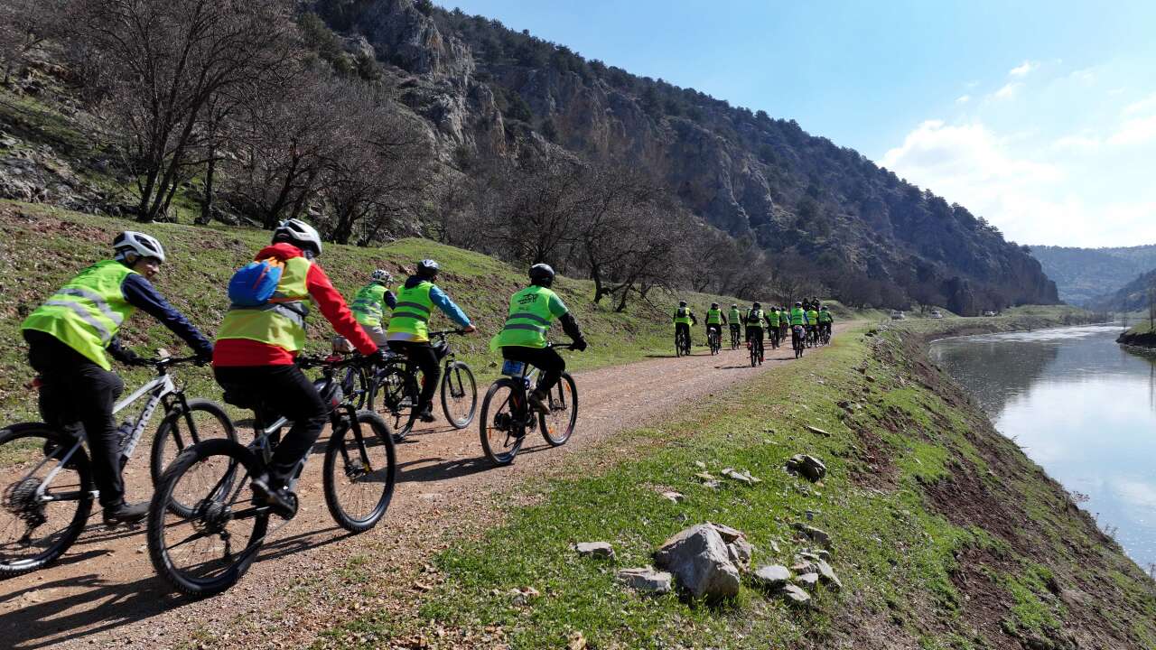 Konya’da bisikletçiler tarihe ve doğaya doğru pedal çevirdi 13